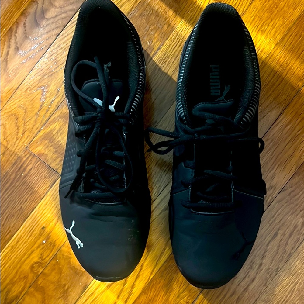 Black men’s puma sneakers size 11.